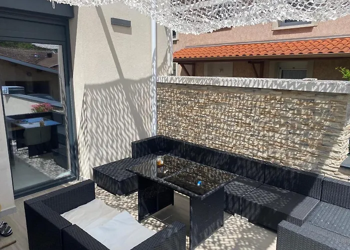Villa Maison Lyon 8 Jardin Parking Indépendant Sur Demande *
